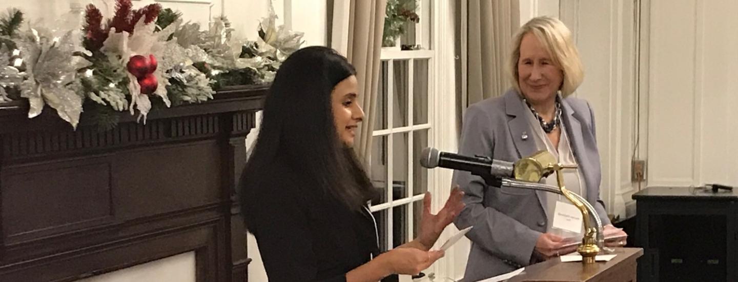 Khatija Qureshi receives her award from Maureen MacDonald, Dean, University of Toronto School of Continuing Studies